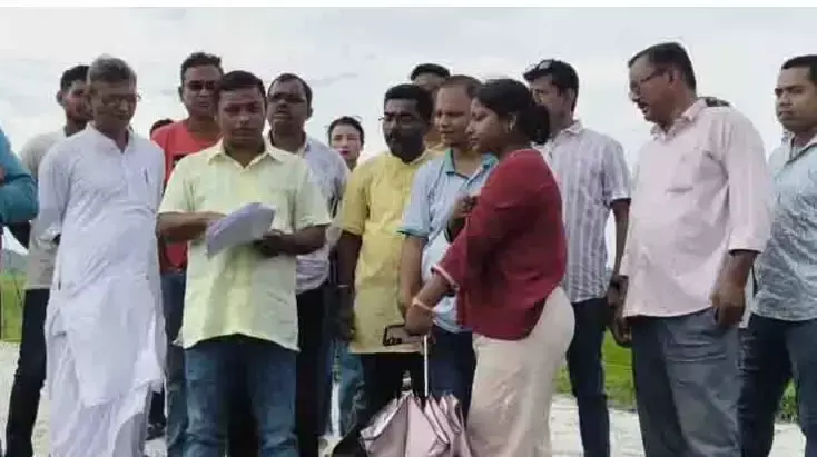 Siliguri: नक्सलबाड़ी में इंडोर स्टेडियम के लिए जमीन का जायजा, मंत्री आनंदमय बर्मन ने किया निरीक्षण Siliguri: नक्सलबाड़ी में इंडोर स्टेडियम के लिए जमीन का जायजा, मंत्री आनंदमय बर्मन ने किया निरीक्षण