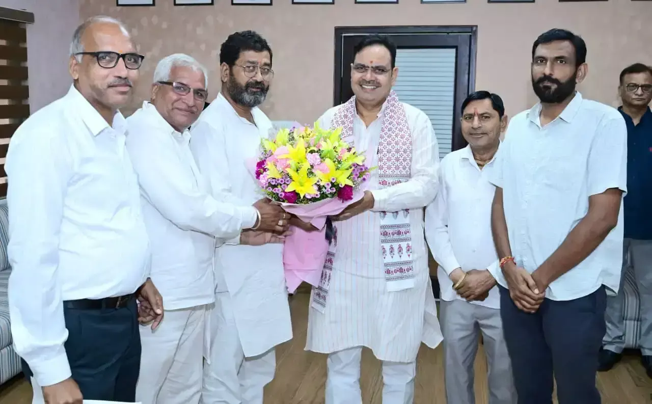 Jaipur: महासंघ पदाधिकारियों ने मुख्यमंत्री से की मुलाकात, कर्मचारियों की मांगों पर चर्चा