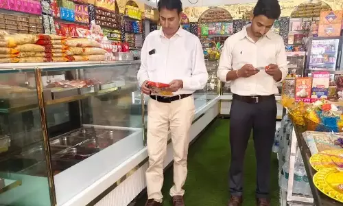 Dungarpur: खाद्य सुरक्षा विभाग की कार्रवाई, डूंगरपुर में 120 किलो दूषित सामग्री कराई नष्ट