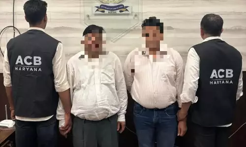 Faridabad: रिश्वत लेते ईटीओ और चालक गिरफ्तार, एक लाख रुपये की डील पड़ी भारी