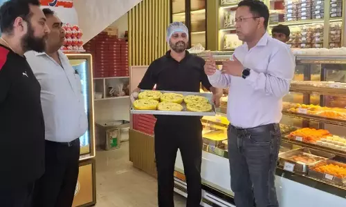Haridwar: मिठाई में मिली गंदगी, वाजिद स्वीट्स की दो क्विंटल मिठाई पर चला कार्रवाई का डंडा