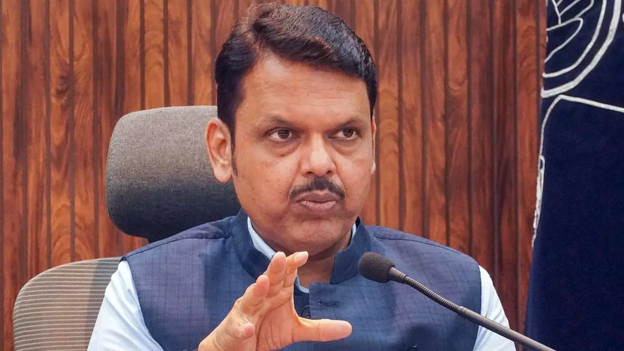 Mumbai: शिरडी के धार्मिक पर्यटन को बढ़ावा देने की तैयारी, फडणवीस ने किया बड़ा ऐलान