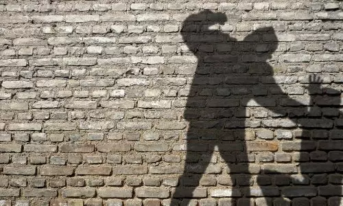 Kolkata: जमीन वापस मांगने पर घर पर हमला, भाजपा कार्यकर्ता समेत पांच घायल