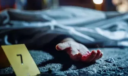 इंस्टाग्राम पर कथित प्रेम संबंध का खौफनाक अंत, युवती के सामने युवक ने किया विषपान इंस्टाग्राम पर कथित प्रेम संबंध का खौफनाक अंत, युवती के सामने युवक ने किया विषपान