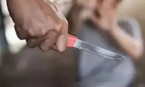 गन्ने के खेत के पास 45 वर्षीय व्यक्ति की धारदार हथियार से हत्या, गांव में सनसनी गन्ने के खेत के पास 45 वर्षीय व्यक्ति की धारदार हथियार से हत्या, गांव में सनसनी