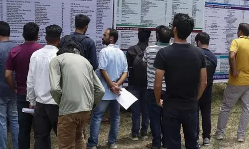 जम्मू-कश्मीर में दशकों पुराने भर्ती नियमों पर JKPSC की चिंता, तत्काल बदलाव की सिफारिश जम्मू-कश्मीर में दशकों पुराने भर्ती नियमों पर JKPSC की चिंता, तत्काल बदलाव की सिफारिश