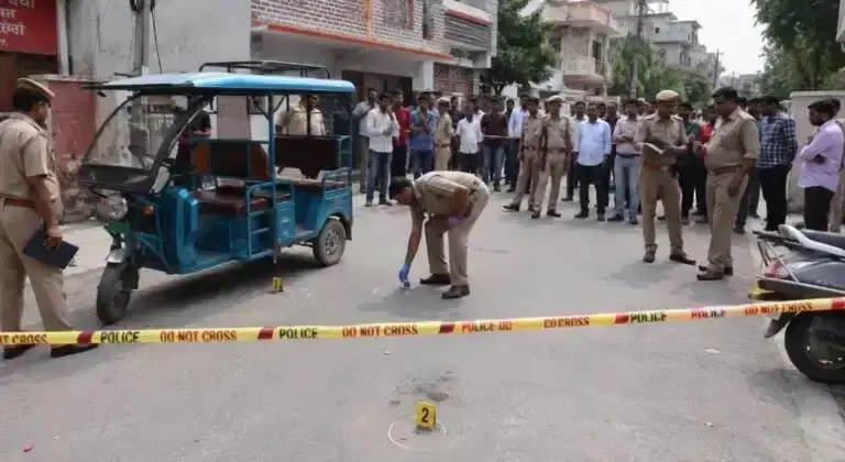 Roorkee: रुड़की में ताबड़तोड़ वारदात, दो सगी बहनों की गोली मारकर हत्या Roorkee: रुड़की में ताबड़तोड़ वारदात, दो सगी बहनों की गोली मारकर हत्या