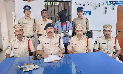 आदिलाबाद: ध्यान भटकाकर ऑटो ड्राइवर से 17,000 रुपये की ठगी