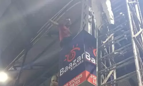 Howrah: हावड़ा रेलवे स्टेशन पर रेस्क्यू ऑपरेशन, छत पर चढ़े व्यक्ति को सुरक्षित उतारा