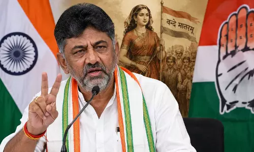 शिवकुमार बोले- कर्नाटक में अब वंदे मातरम के सिर्फ दो छंद गाए जाएंगे शिवकुमार बोले- कर्नाटक में अब वंदे मातरम के सिर्फ दो छंद गाए जाएंगे