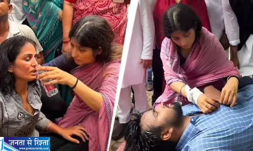 NEET मुद्दे पर सपा का प्रदर्शन डिंपल यादव ने बताया बड़ा सियासी दांव