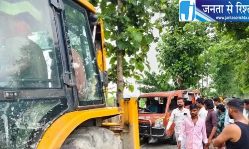 मझौलिया में बड़ा हादसा टला स्कूल वैन पलटने से 11 बच्चे पानी में डूबने लगे मझौलिया में बड़ा हादसा टला स्कूल वैन पलटने से 11 बच्चे पानी में डूबने लगे