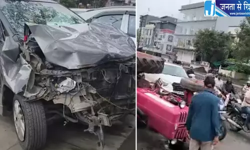 इंदौर में तेज रफ्तार कार ने मचाया हड़कंप चार दोपहिया और ट्रैक्टर को टक्कर 5 घायल इंदौर में तेज रफ्तार कार ने मचाया हड़कंप चार दोपहिया और ट्रैक्टर को टक्कर 5 घायल