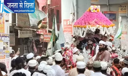 ईद मिलादुन्नबी पर निकला चादरपोशी जुलूस ईद मिलादुन्नबी पर निकला चादरपोशी जुलूस