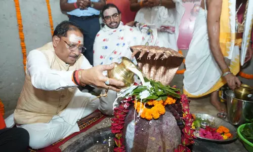 मुख्यमंत्री विष्णुदेव साय ने बाबा कर्मेश्वर का किया रुद्राभिषेक, ग्राम कर्रा में मंगल भवन निर्माण की घोषणा मुख्यमंत्री विष्णुदेव साय ने बाबा कर्मेश्वर का किया रुद्राभिषेक, ग्राम कर्रा में मंगल भवन निर्माण की घोषणा