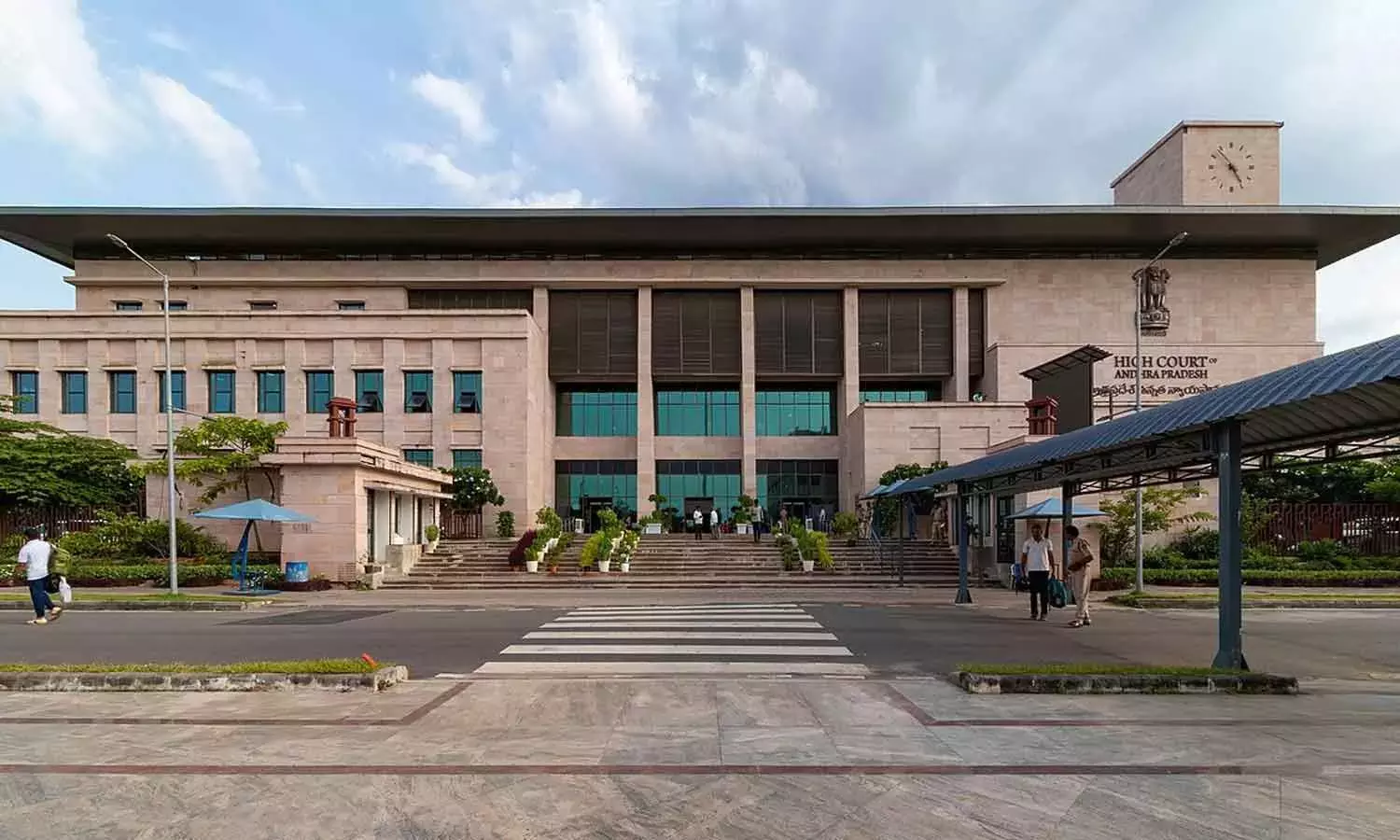 Andhra: आंध्र प्रदेश हाई कोर्ट ने मामले की सुनवाई 2 सितंबर तक टाली Andhra: आंध्र प्रदेश हाई कोर्ट ने मामले की सुनवाई 2 सितंबर तक टाली
