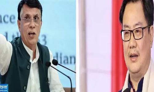 पवन खेड़ा पर केंद्रीय मंत्री का हमला बोले मजबूरी में दिया गया मौका