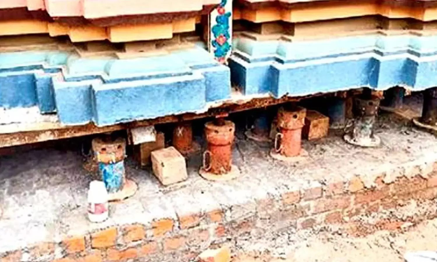 Andhra: मंदिर को डूबने से बचाने के लिए 5 फ़ीट ऊपर उठाया गया