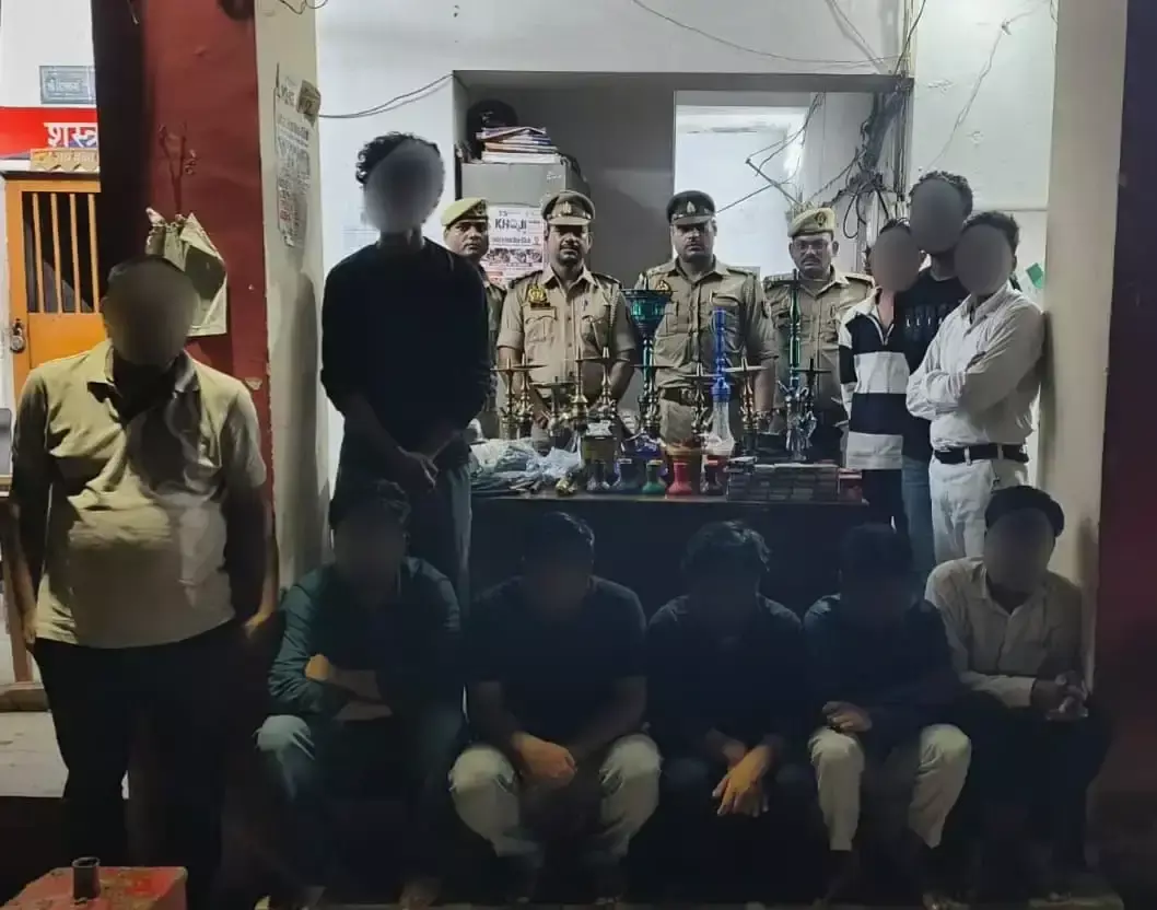 Prayagraj: हुक्का बार पर पुलिस की दबिश, आठ लोगों को किया गिरफ्तार