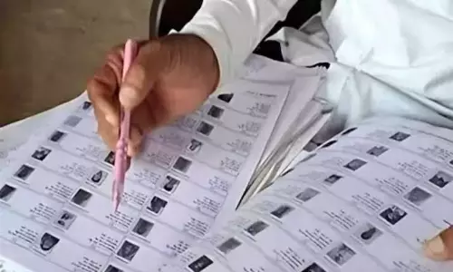 तेलंगाना कार्यकर्ता एक्शन में: वोटर लिस्ट से फर्जी विलोपन रोकने की मांग