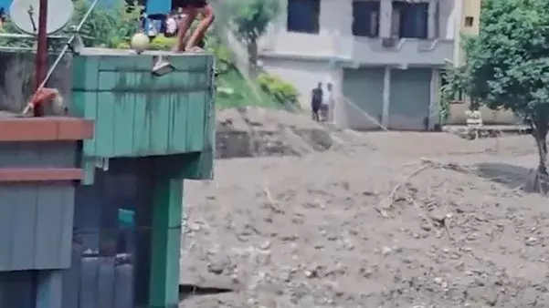 नेपाल बाढ़ राहत: भारतीय दूतावास ने जारी किए हेल्पलाइन नंबर