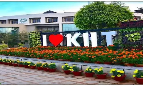 KIIT में युवाओं को खेलों और राष्ट्र-निर्माण से जोड़ने के लिए खेलो इंडिया संवाद KIIT में युवाओं को खेलों और राष्ट्र-निर्माण से जोड़ने के लिए खेलो इंडिया संवाद