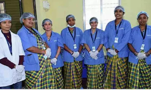 महिलाओं के हाथों में काम, जीवन में सम्मान, प्रोजेक्ट ‘झरिया’ से महिलाएं हुई आत्मनिर्भर महिलाओं के हाथों में काम, जीवन में सम्मान, प्रोजेक्ट ‘झरिया’ से महिलाएं हुई आत्मनिर्भर