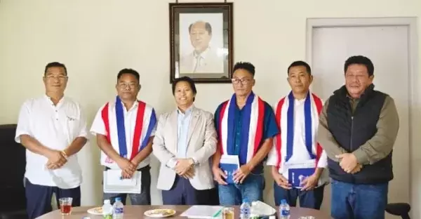 Nagaland: कांग्रेस के 3 पार्षद NPF में शामिल हुए Nagaland: कांग्रेस के 3 पार्षद NPF में शामिल हुए