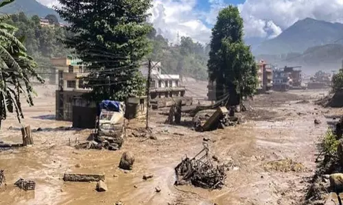 नेपाल की बाढ़ से यूपी पर खतरा प्रशासन अलर्ट SDRF ने संभाला मोर्चा