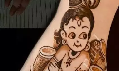 जन्माष्टमी पर ट्राई करें ये ट्रेडिशनल मेहंदी डिजाइन दिखेंगी सबसे खास