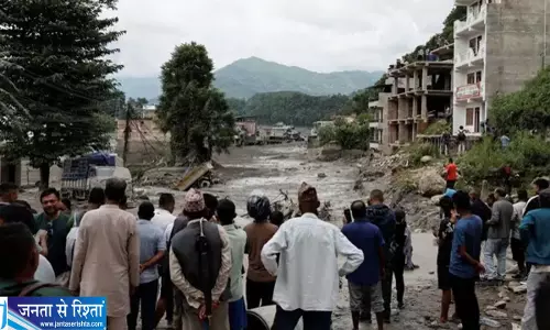 सैलाब में फंसे भारतीय पर्यटक नेपाल बाढ़ के बाद बढ़ी चिंता