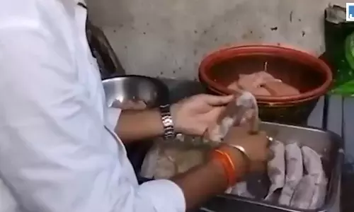 खाद्य सुरक्षा को लेकर सख्त प्रशासन 55 दुकानों और रेस्टोरेंट पर छापा खाद्य सुरक्षा को लेकर सख्त प्रशासन 55 दुकानों और रेस्टोरेंट पर छापा