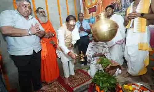 मुख्यमंत्री ने बाबा कर्मेश्वर का किया जलाभिषेक, प्रदेशवासियों की सुख-समृद्धि की कामना की मुख्यमंत्री ने बाबा कर्मेश्वर का किया जलाभिषेक, प्रदेशवासियों की सुख-समृद्धि की कामना की