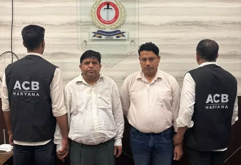 फरीदाबाद में 1 लाख रुपये की रिश्वत लेते हुए ETO और ड्राइवर गिरफ्तार फरीदाबाद में 1 लाख रुपये की रिश्वत लेते हुए ETO और ड्राइवर गिरफ्तार