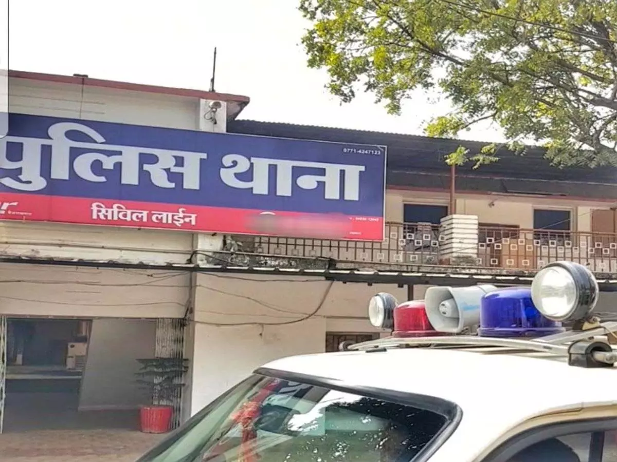 पार्षद कार्यालय पर पथराव, कांच टूटा; महिला पर केस दर्ज पार्षद कार्यालय पर पथराव, कांच टूटा; महिला पर केस दर्ज