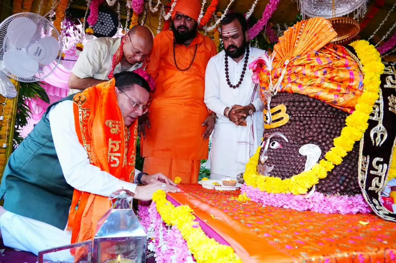 टपकेश्वर महादेव की भव्य शोभायात्रा में शामिल हुए मुख्यमंत्री पुष्कर सिंह धामी टपकेश्वर महादेव की भव्य शोभायात्रा में शामिल हुए मुख्यमंत्री पुष्कर सिंह धामी