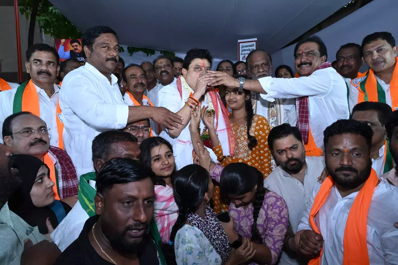 NRR ने बकाया फीस और विदेश दौरों को लेकर CM की आलोचना की NRR ने बकाया फीस और विदेश दौरों को लेकर CM की आलोचना की