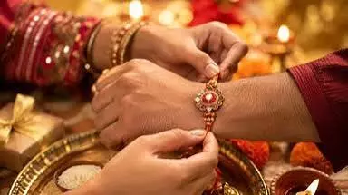 रक्षाबंधन पर पंचक का साया राखी बांधना शुभ या अशुभ जानें सही समय रक्षाबंधन पर पंचक का साया राखी बांधना शुभ या अशुभ जानें सही समय