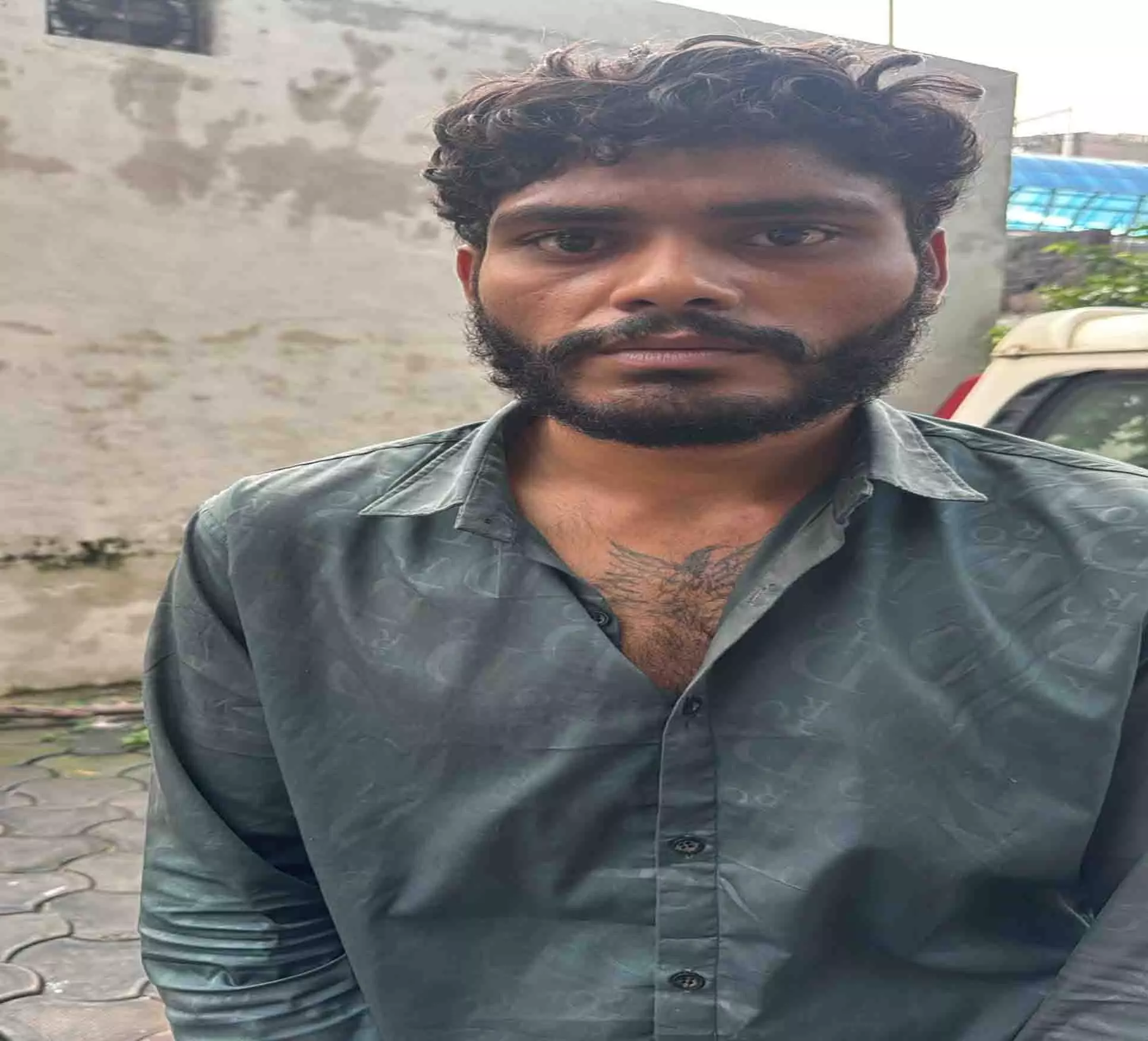 पुरानी रंजिश में युवक पर चाकू से जानलेवा हमला, आरोपी दो घंटे में गिरफ्तार पुरानी रंजिश में युवक पर चाकू से जानलेवा हमला, आरोपी दो घंटे में गिरफ्तार