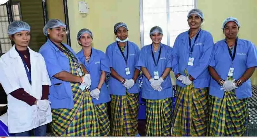 महिलाओं के हाथों में काम, जीवन में सम्मान, प्रोजेक्ट ‘झरिया’ से महिलाएं हुई आत्मनिर्भर महिलाओं के हाथों में काम, जीवन में सम्मान, प्रोजेक्ट ‘झरिया’ से महिलाएं हुई आत्मनिर्भर