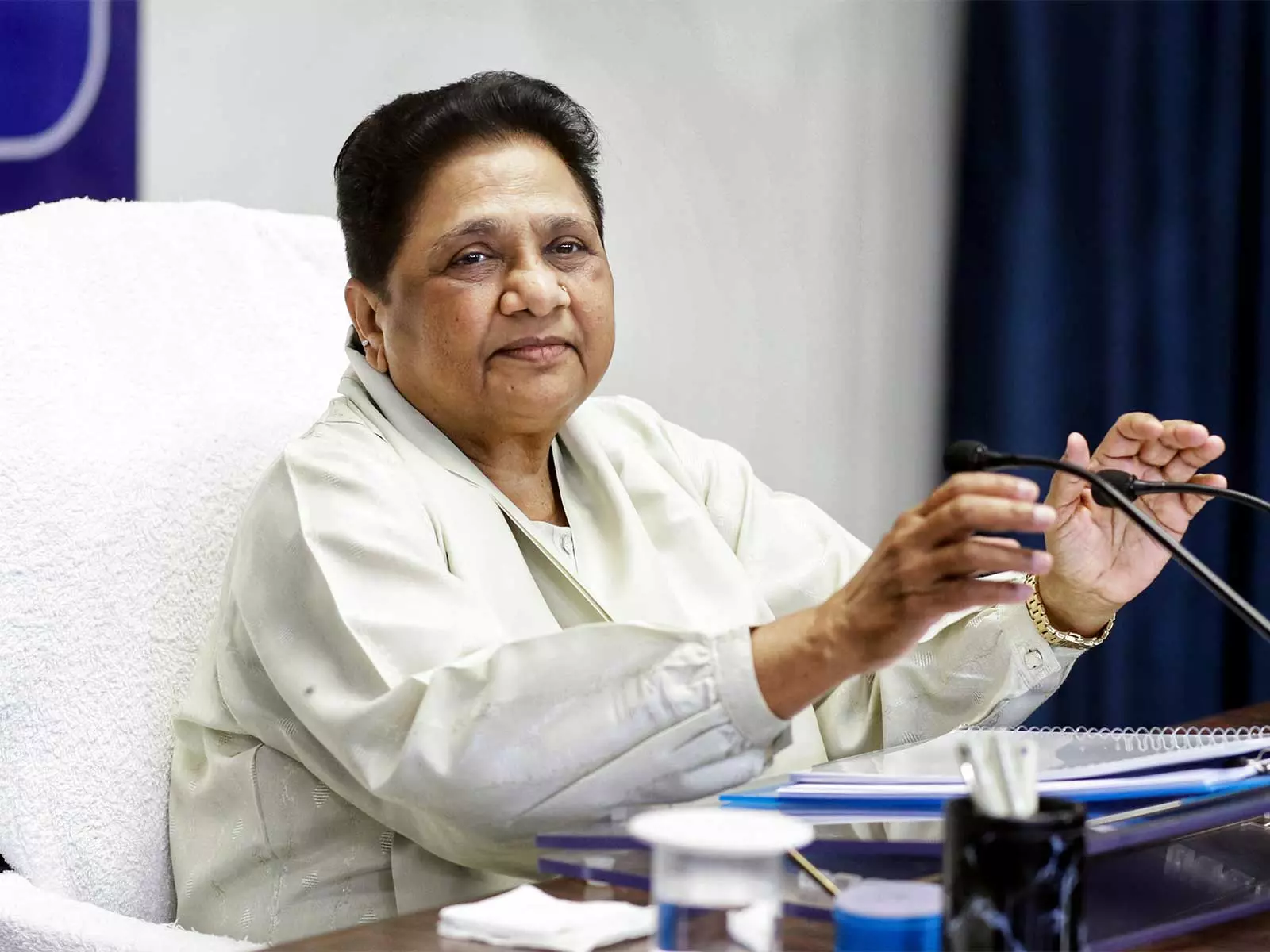 बदायूं अंबेडकर प्रतिमा विवाद पर मायावती ने शांति की अपील की बदायूं अंबेडकर प्रतिमा विवाद पर मायावती ने शांति की अपील की