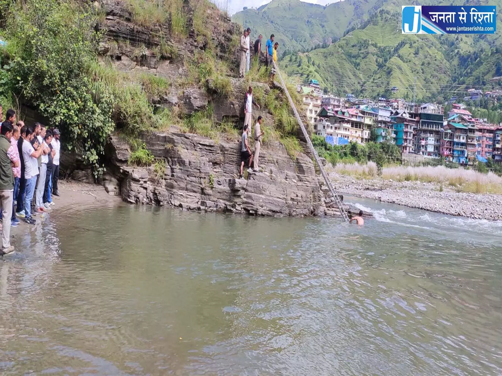 हिमाचल की पब्बर नदी में डूबे दो छात्र शव बरामद हिमाचल की पब्बर नदी में डूबे दो छात्र शव बरामद