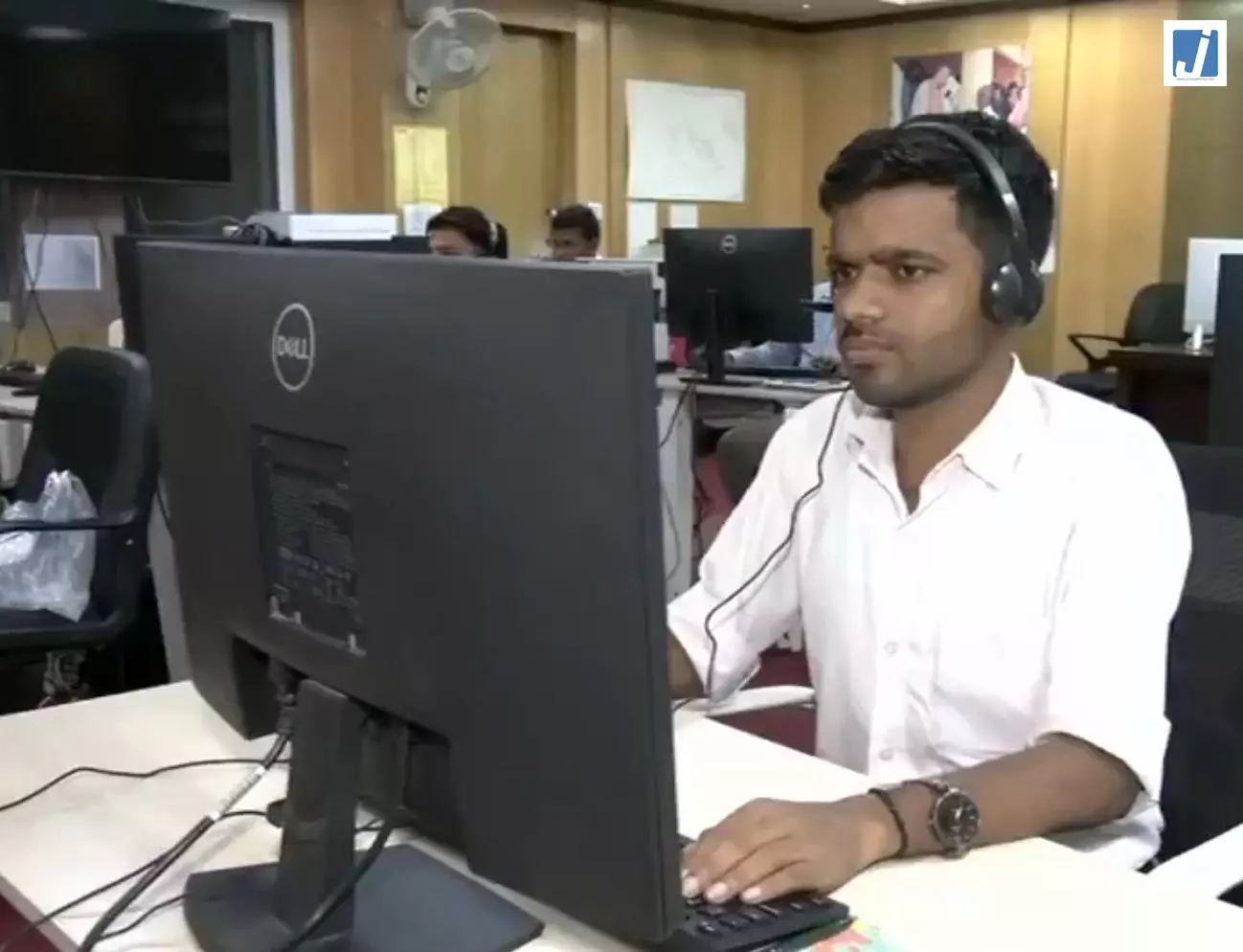 नेपाल में फंसे यूपी के नागरिकों की सुरक्षा पर 24 घंटे नजर रख रहा कंट्रोल रूम नेपाल में फंसे यूपी के नागरिकों की सुरक्षा पर 24 घंटे नजर रख रहा कंट्रोल रूम
