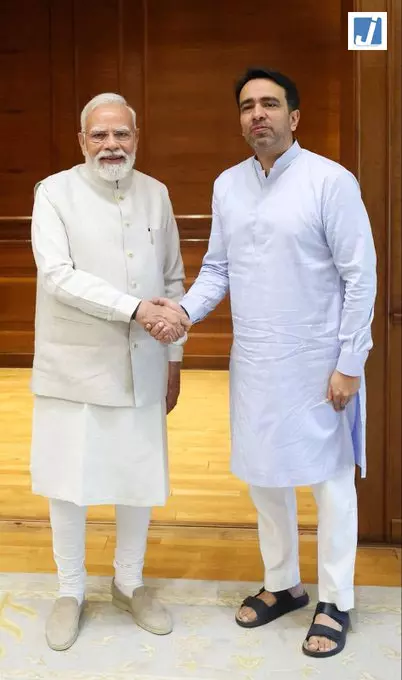 केंद्रीय राज्य मंत्री जयंत सिंह ने प्रधानमंत्री मोदी से की मुलाकात केंद्रीय राज्य मंत्री जयंत सिंह ने प्रधानमंत्री मोदी से की मुलाकात
