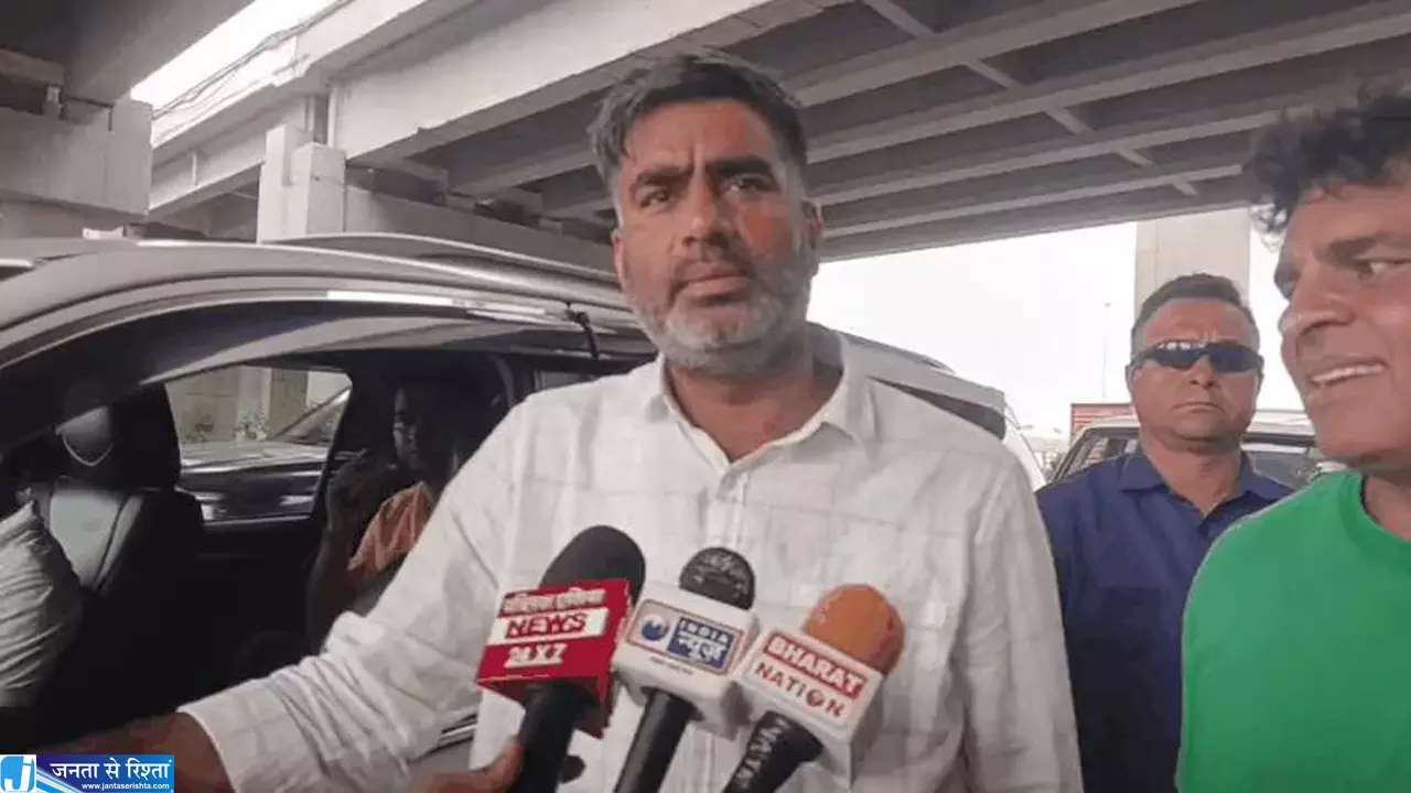 अखिलेश यादव पोस्टर विवाद गहराया MLA अतुल प्रधान का बड़ा बयान अखिलेश यादव पोस्टर विवाद गहराया MLA अतुल प्रधान का बड़ा बयान