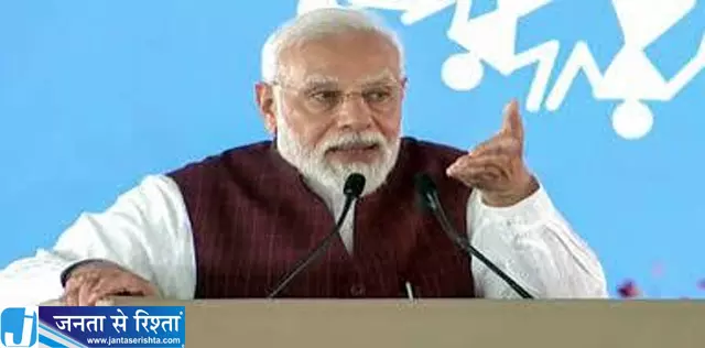कम खर्च में बड़ा फायदा मोदी सरकार की बीमा योजना बनी सहारा कम खर्च में बड़ा फायदा मोदी सरकार की बीमा योजना बनी सहारा