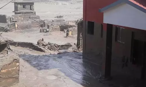 नेपाल बाढ़ ने मचाई भारी तबाही विदेशी पर्यटक भी लापता नेपाल बाढ़ ने मचाई भारी तबाही विदेशी पर्यटक भी लापता