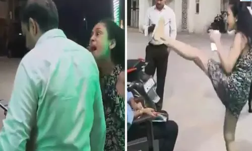 गेट पर रोका डिलीवरी बॉय तो आगबबूला हुई महिला सोसाइटी में मचा बवाल गेट पर रोका डिलीवरी बॉय तो आगबबूला हुई महिला सोसाइटी में मचा बवाल