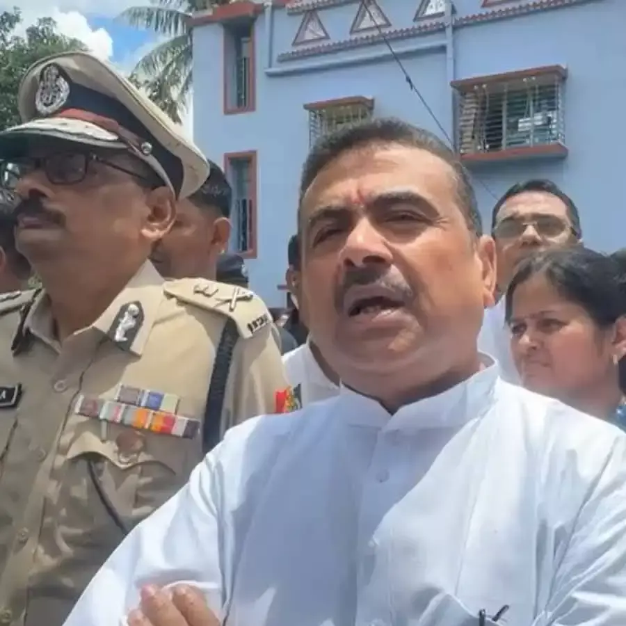 Kolkata: ‘नंदीग्राम से नबान्न’ थीम पर सजेगा भव्य दुर्गा पूजा पंडाल, बुबाई की विजययात्रा होगी खास Kolkata: ‘नंदीग्राम से नबान्न’ थीम पर सजेगा भव्य दुर्गा पूजा पंडाल, बुबाई की विजययात्रा होगी खास
