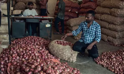 महंगाई का दबाव बढ़ा, अगस्त में प्याज समेत कई खाद्य वस्तुओं के दाम चढ़े